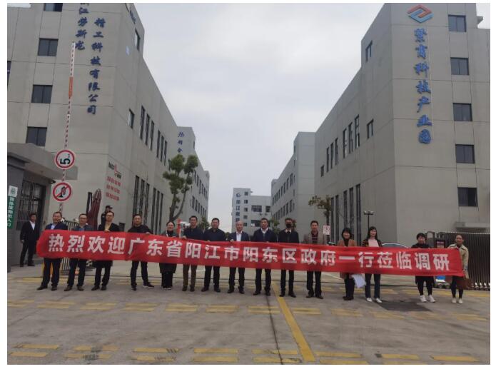 奥展实业董事长黄成安,副会长:嘉兴华意科技股份有限公司总经理俞爱忠